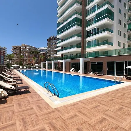 Sun Palace Garden Apartment *