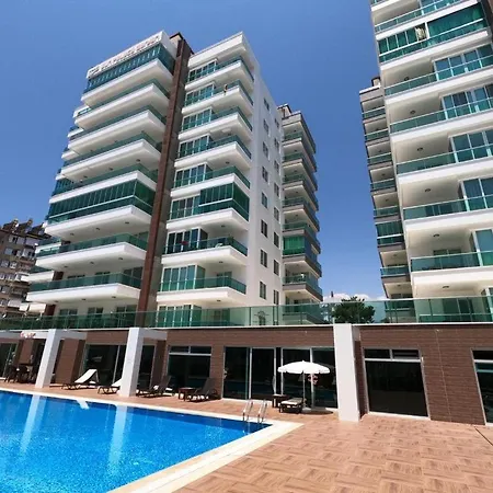 Sun Palace Garden Apartment *